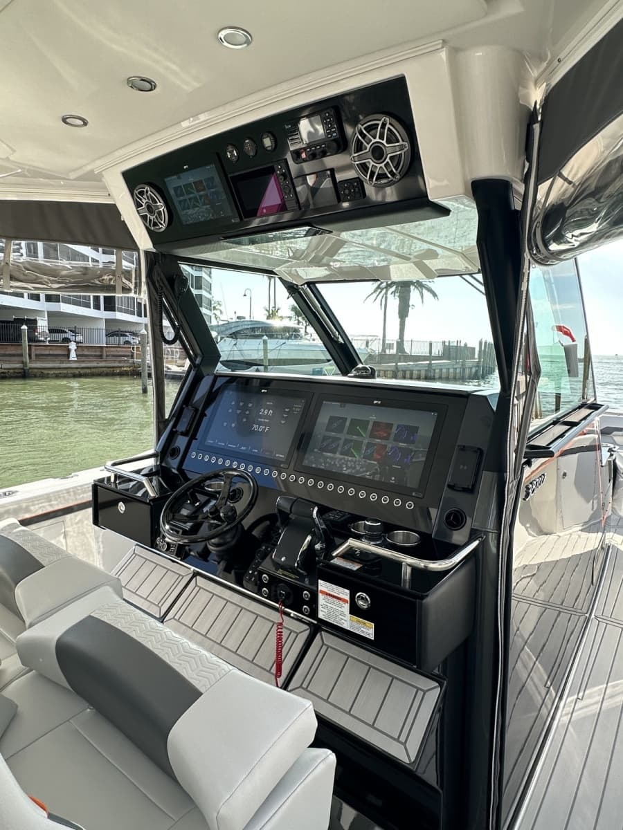 2024 Formula 387 Center Console Fish - Photo 11