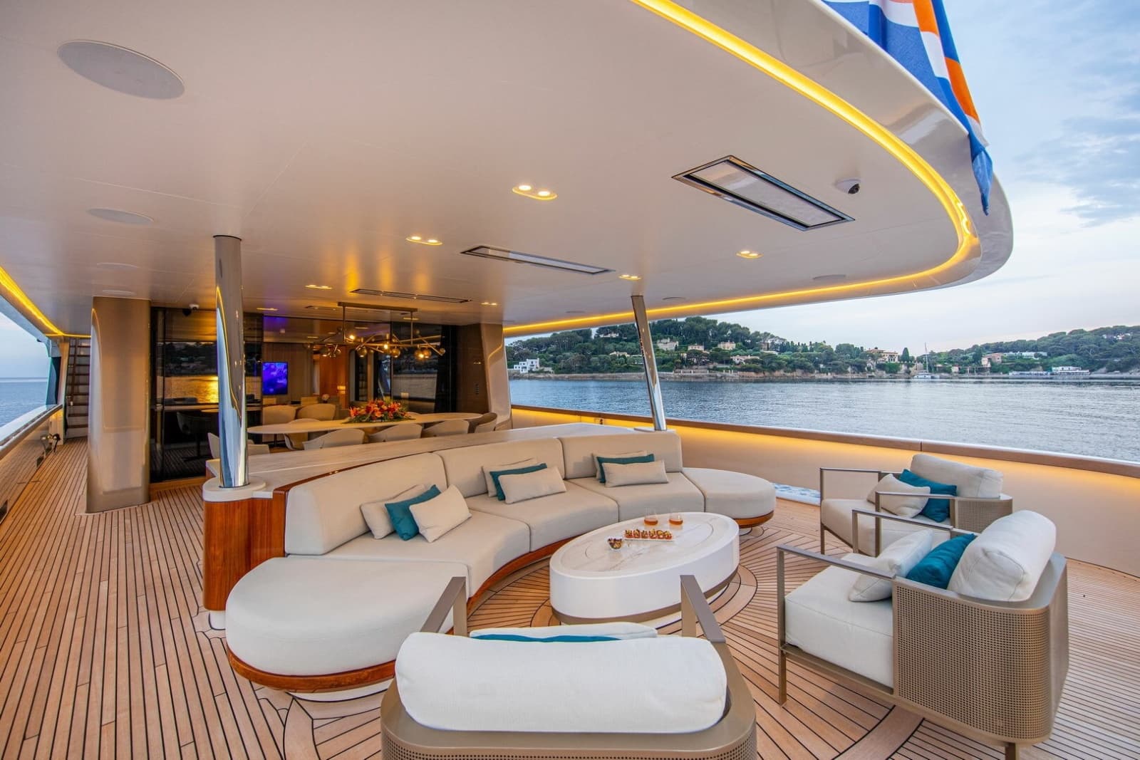 2022 Van der Valk 34M Explorer - Photo 11