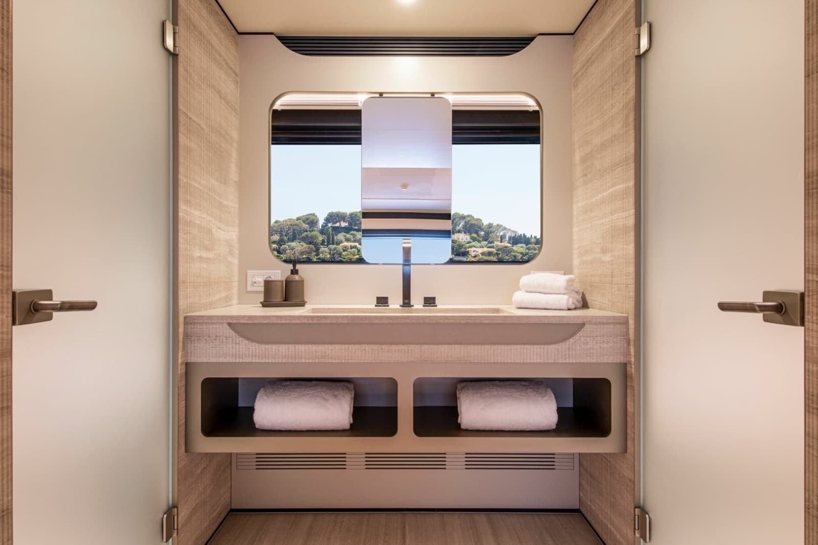 2022 Van der Valk 34M Explorer - Photo 18