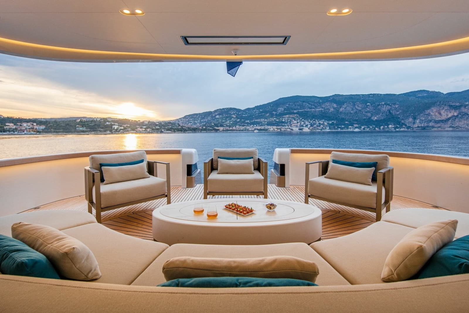 2022 Van der Valk 34M Explorer - Photo 9