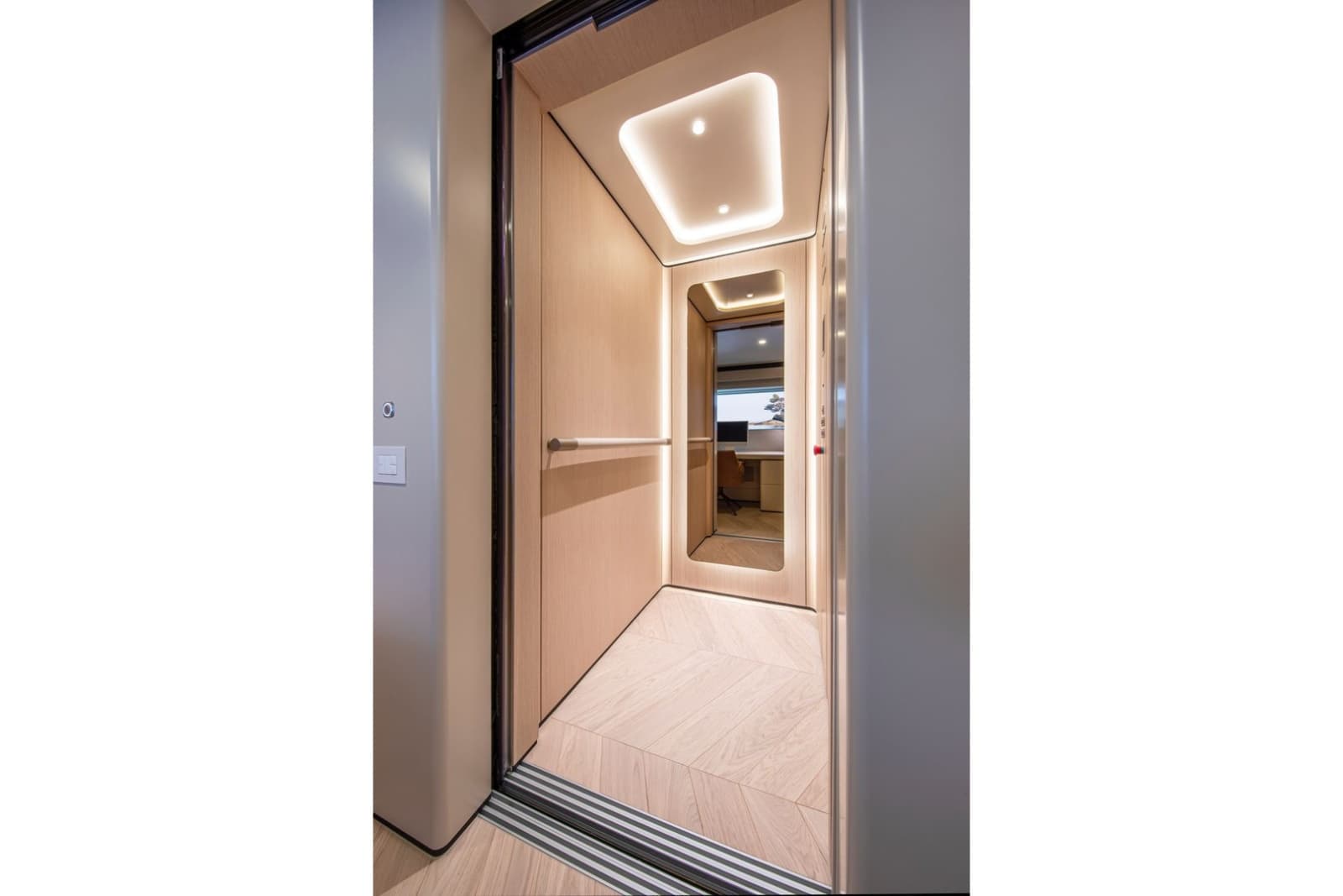 2022 Van der Valk 34M Explorer - Photo 22