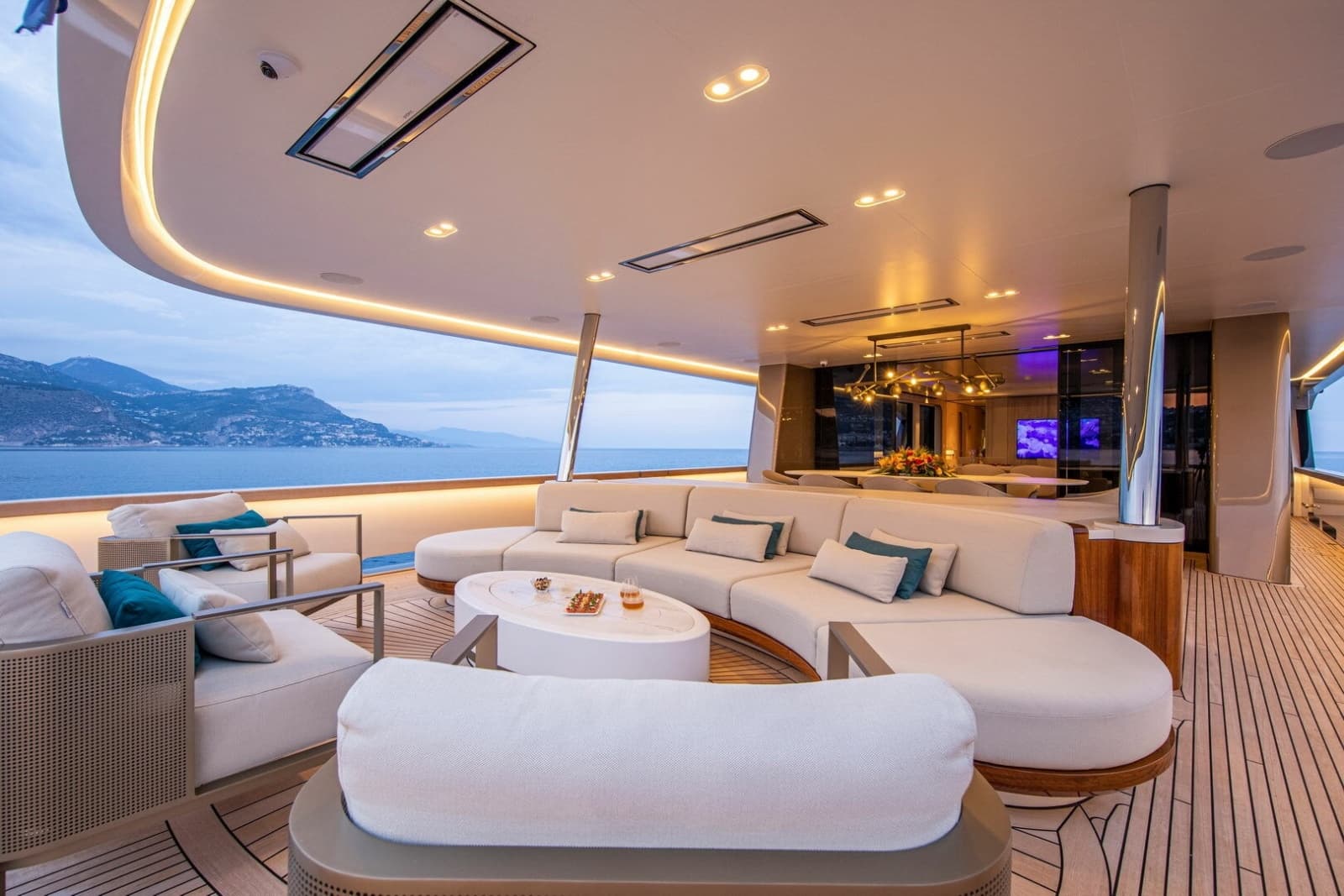2022 Van der Valk 34M Explorer - Photo 12
