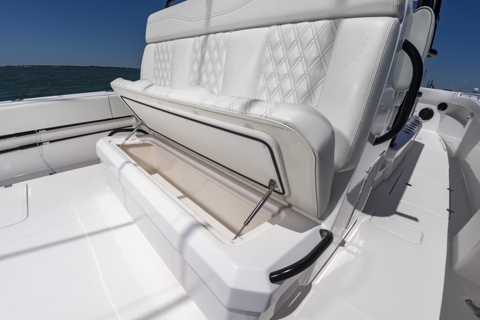 2024 Invincible 33 Catamaran - Photo 32