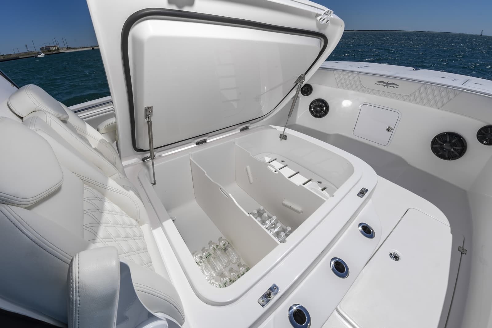 2024 Invincible 33 Catamaran - Photo 38