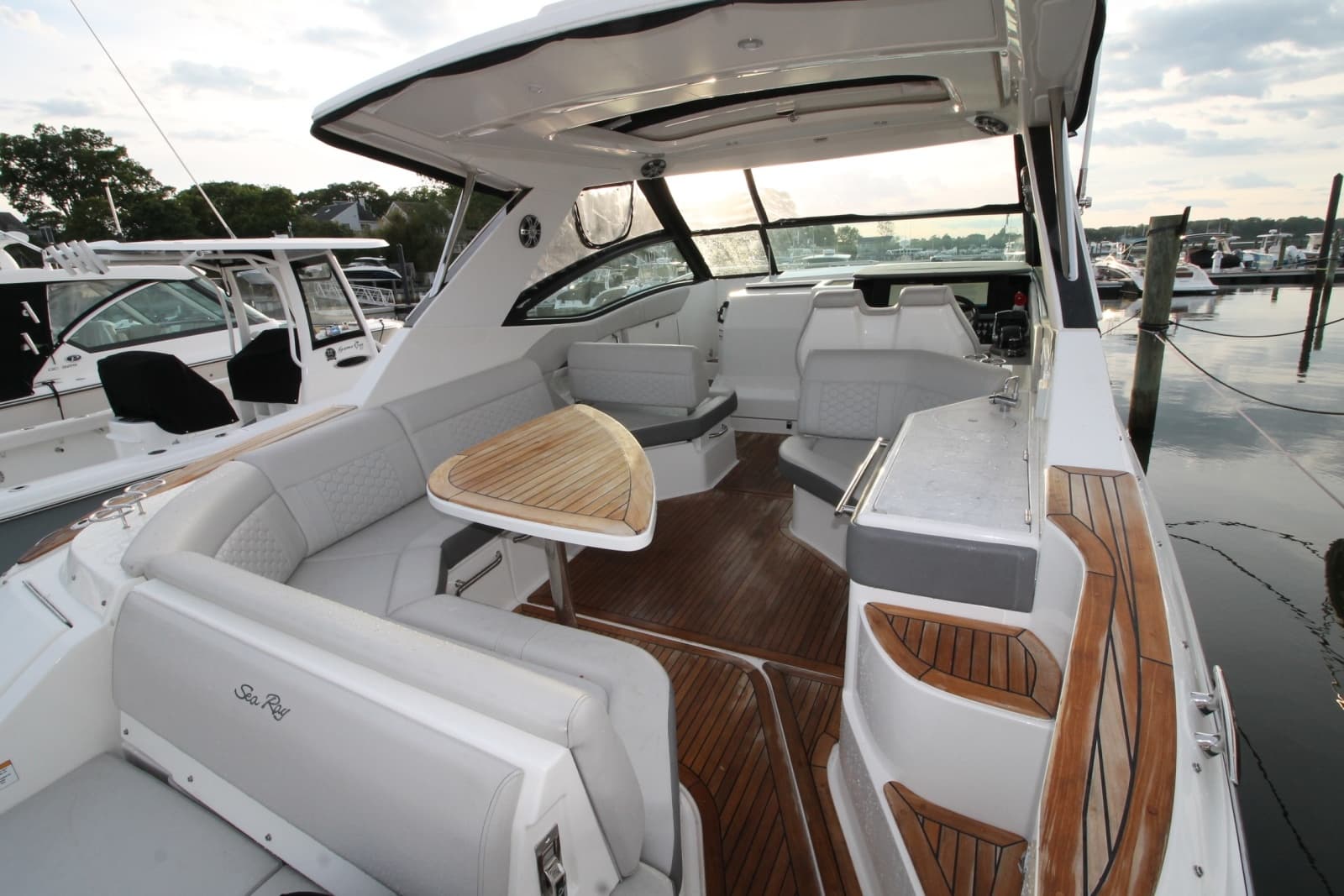 2023 Sea Ray Sundancer 320 - Photo 5