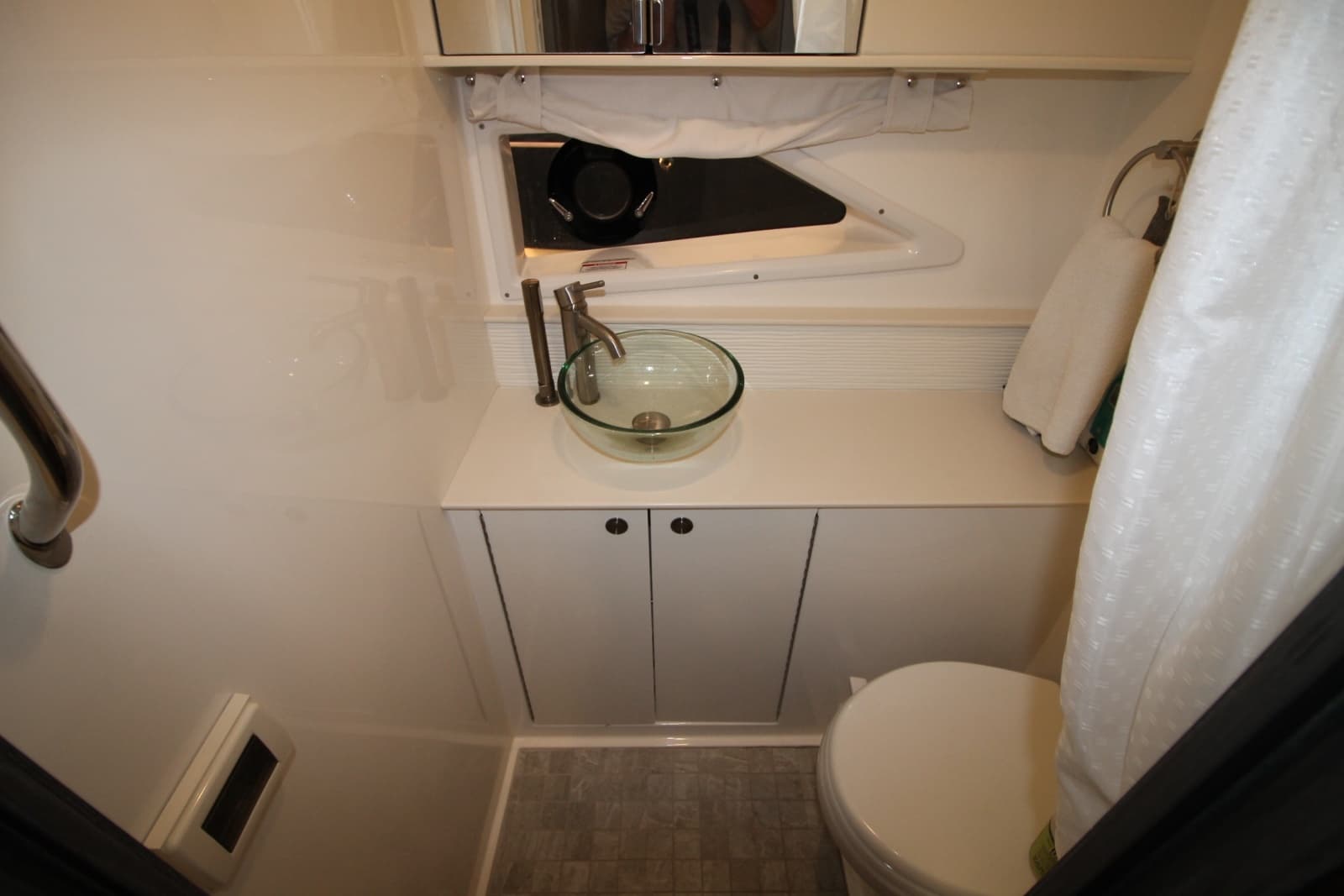 2023 Sea Ray Sundancer 320 - Photo 13