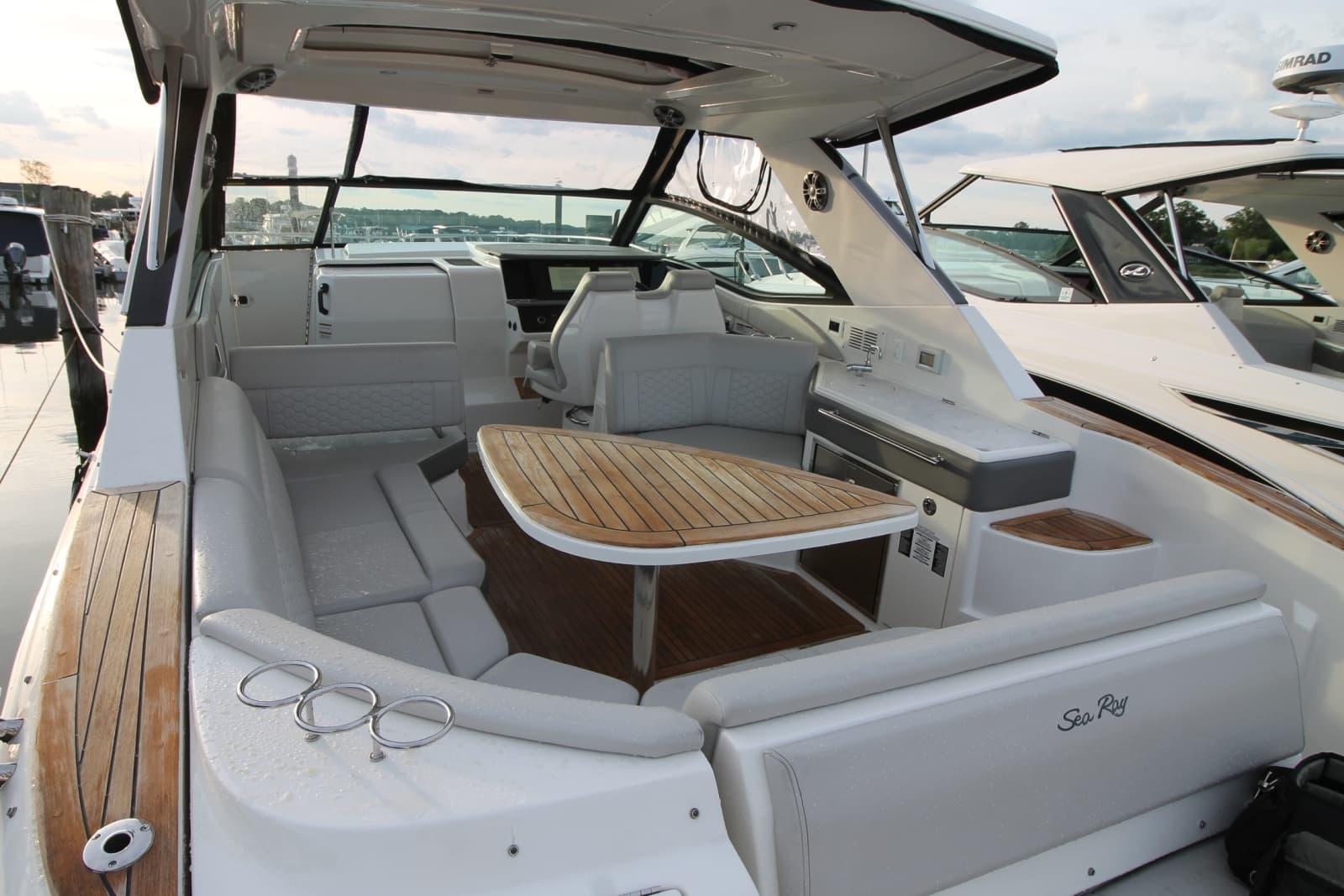 2023 Sea Ray Sundancer 320 - Photo 6