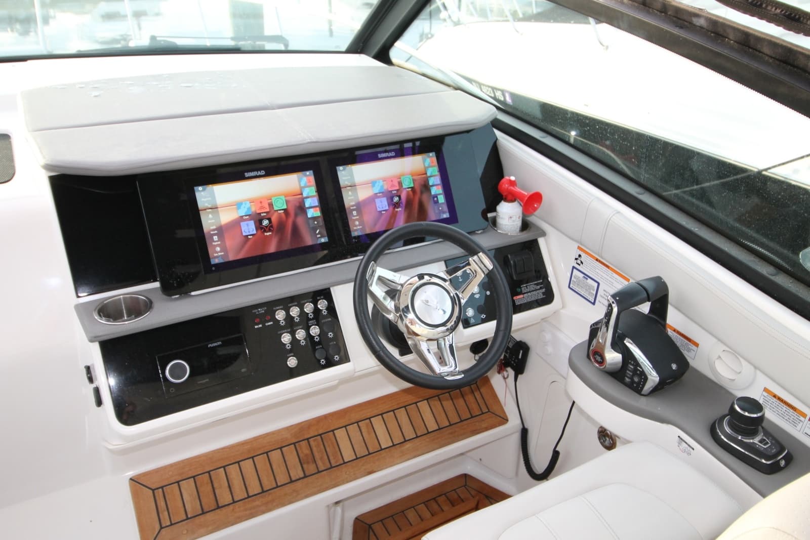 2023 Sea Ray Sundancer 320 - Photo 8