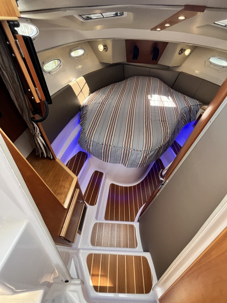 2023 Cutwater 32 Coupe - Photo 12