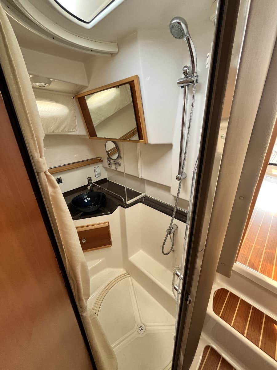 2023 Cutwater 32 Coupe - Photo 11
