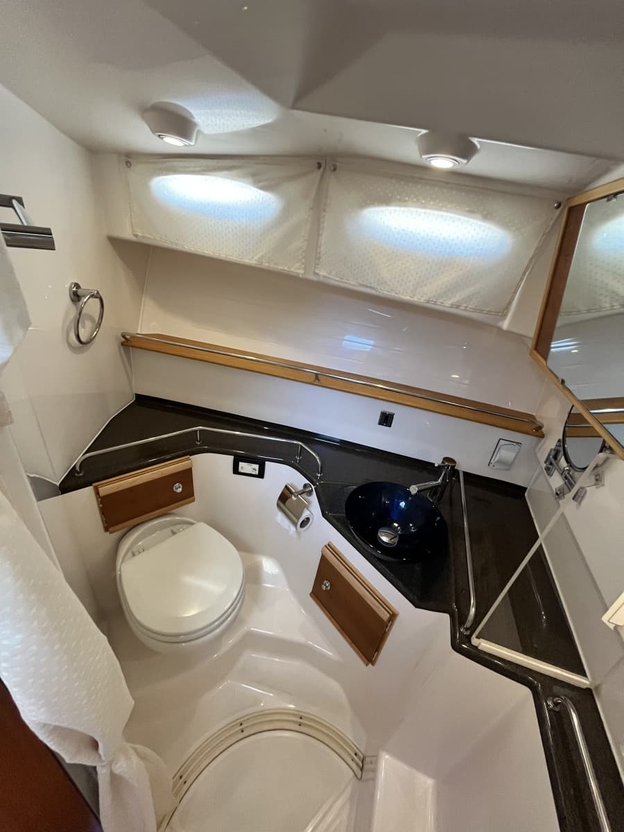 2023 Cutwater 32 Coupe - Photo 15