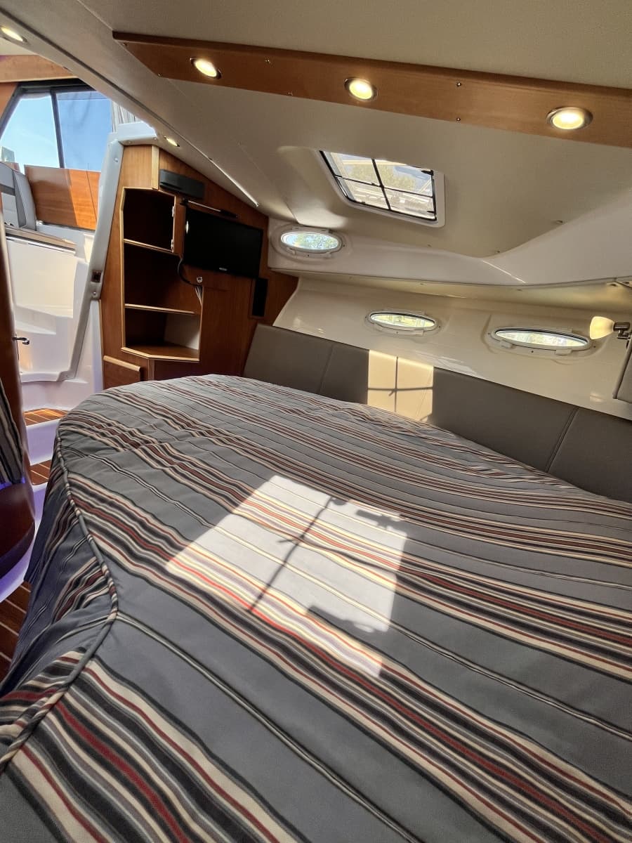 2023 Cutwater 32 Coupe - Photo 13