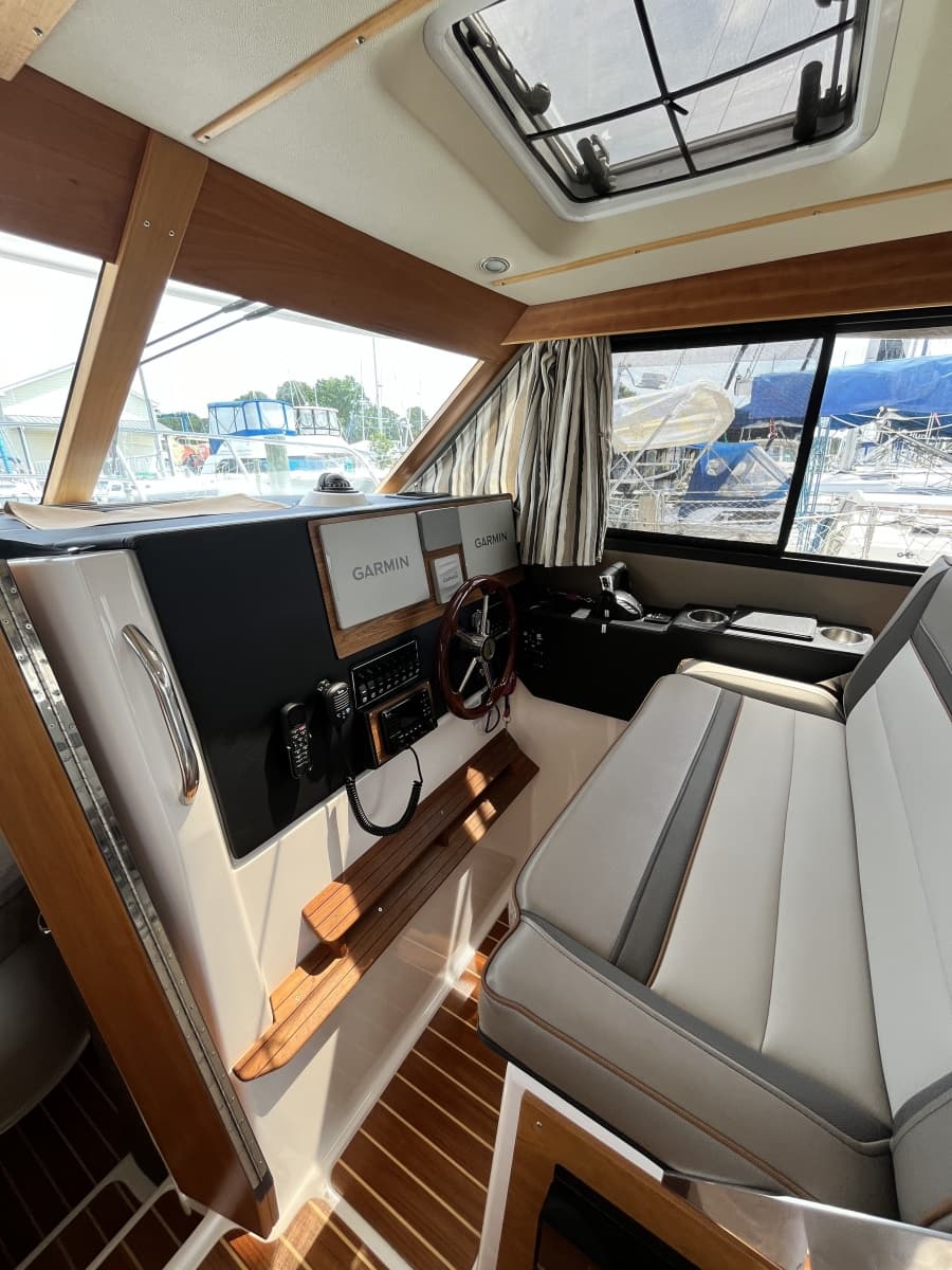 2023 Cutwater 32 Coupe - Photo 7