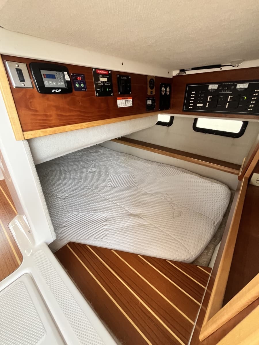 2023 Cutwater 32 Coupe - Photo 13