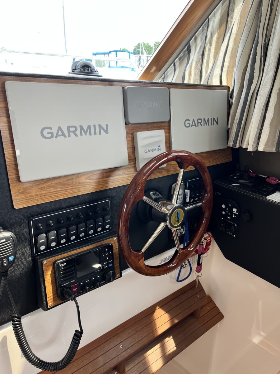 2023 Cutwater 32 Coupe - Photo 8