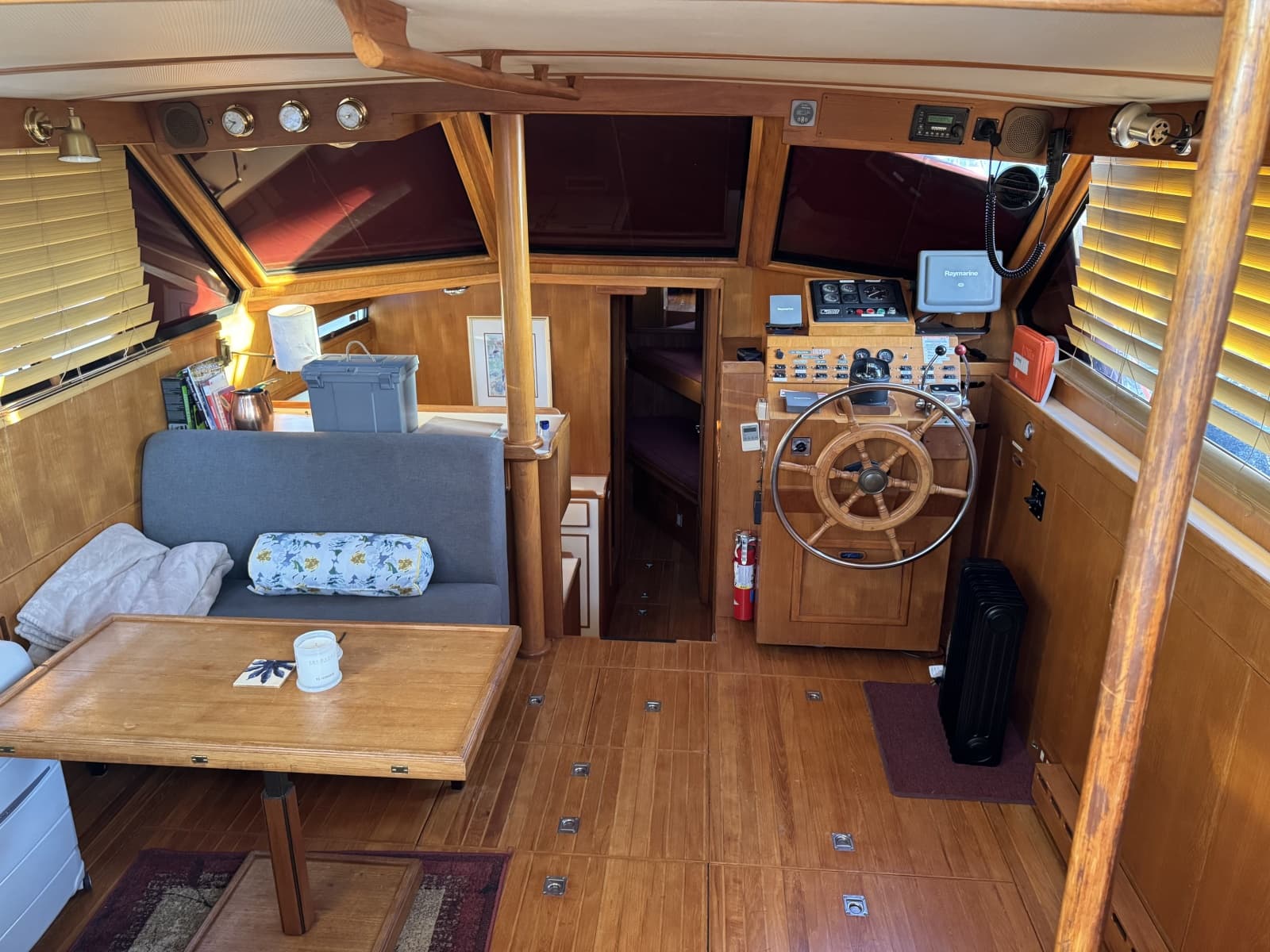 1987 President 37 Sundeck - Photo 13
