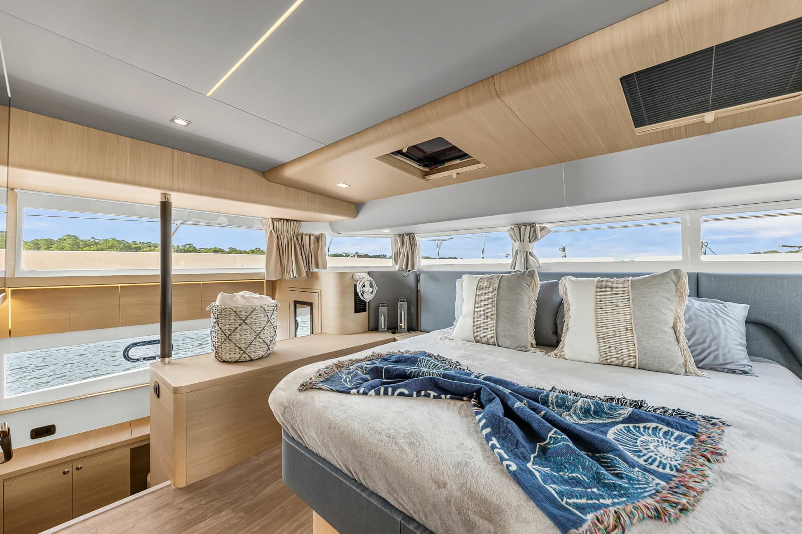 2025 Aquila 54 Yacht - Photo 14