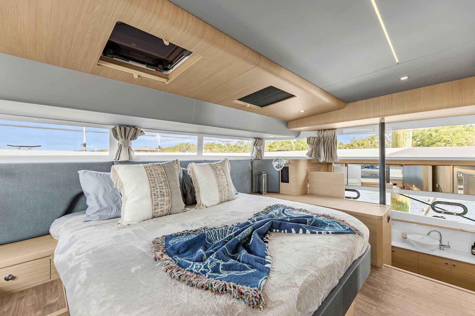 2025 Aquila 54 Yacht - Photo 15