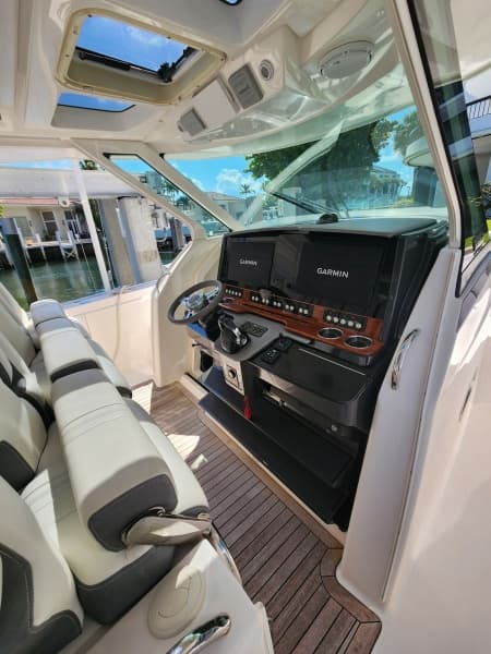 2019 Tiara Yachts 38 LS - Photo 5