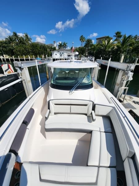 2019 Tiara Yachts 38 LS - Photo 8