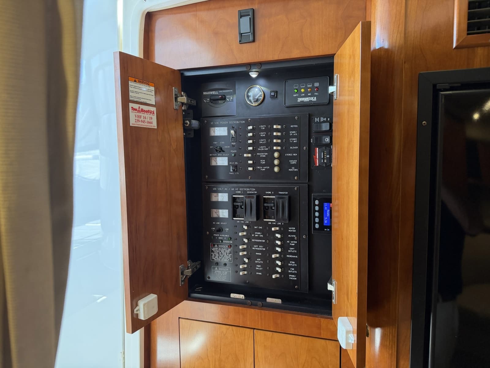 2007 Cruisers Yachts 370 Express - Photo 11