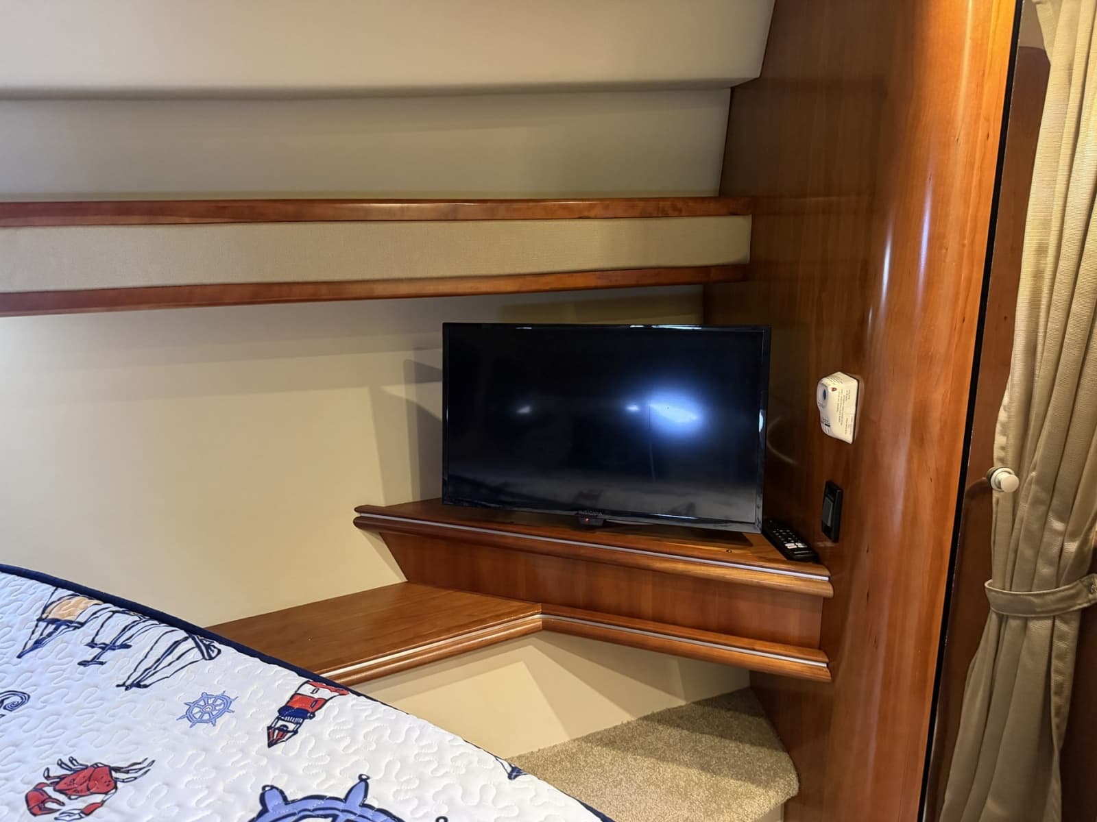 2007 Cruisers Yachts 370 Express - Photo 18