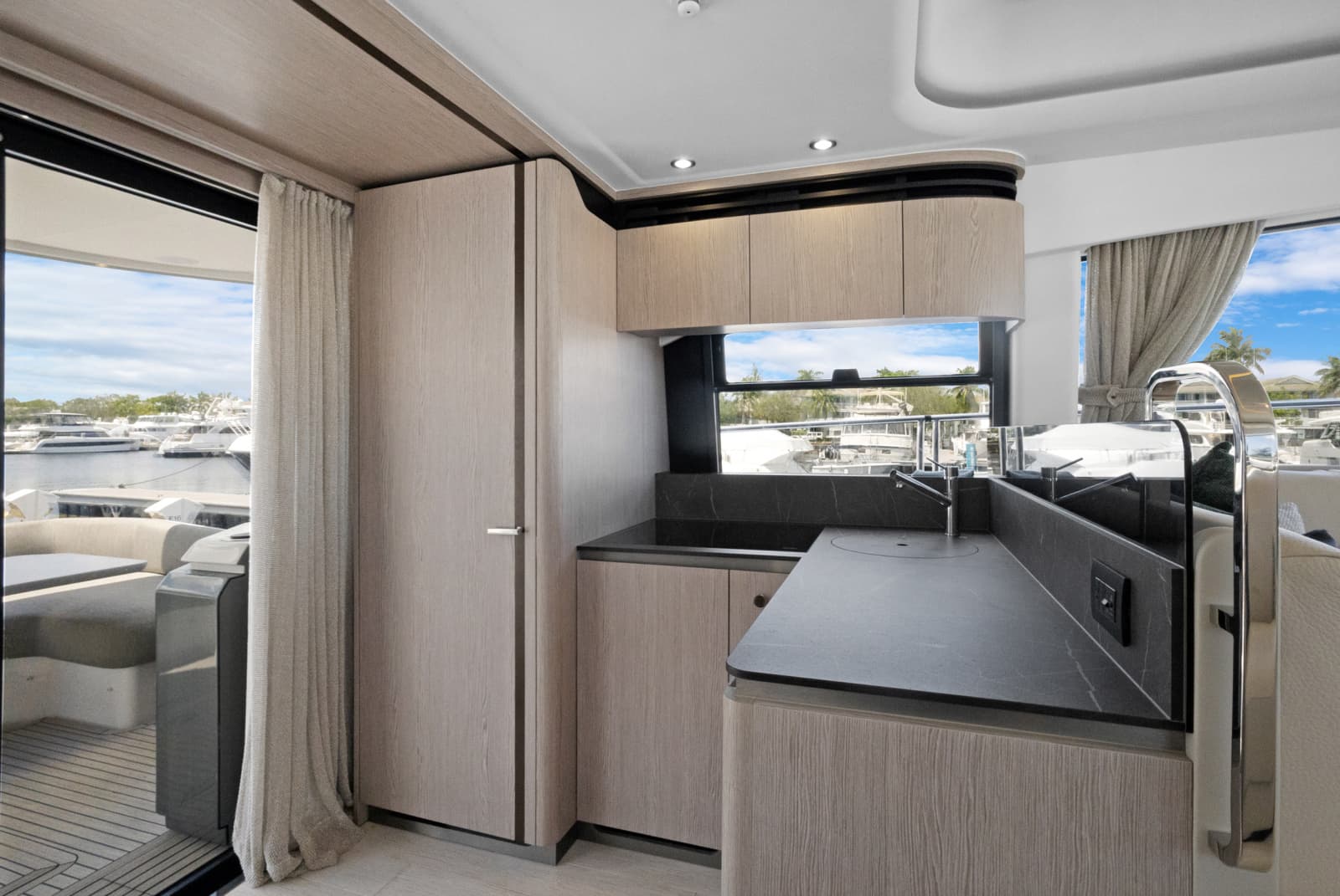 2025 Azimut FLY 53 - Photo 18