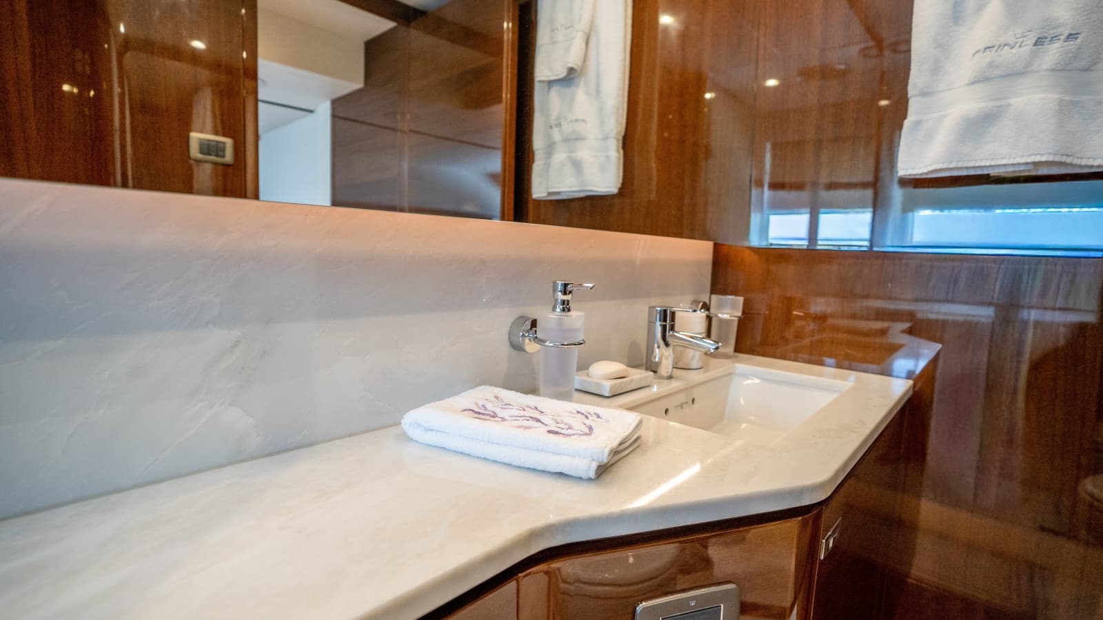 2020 Princess Y85 - Photo 72