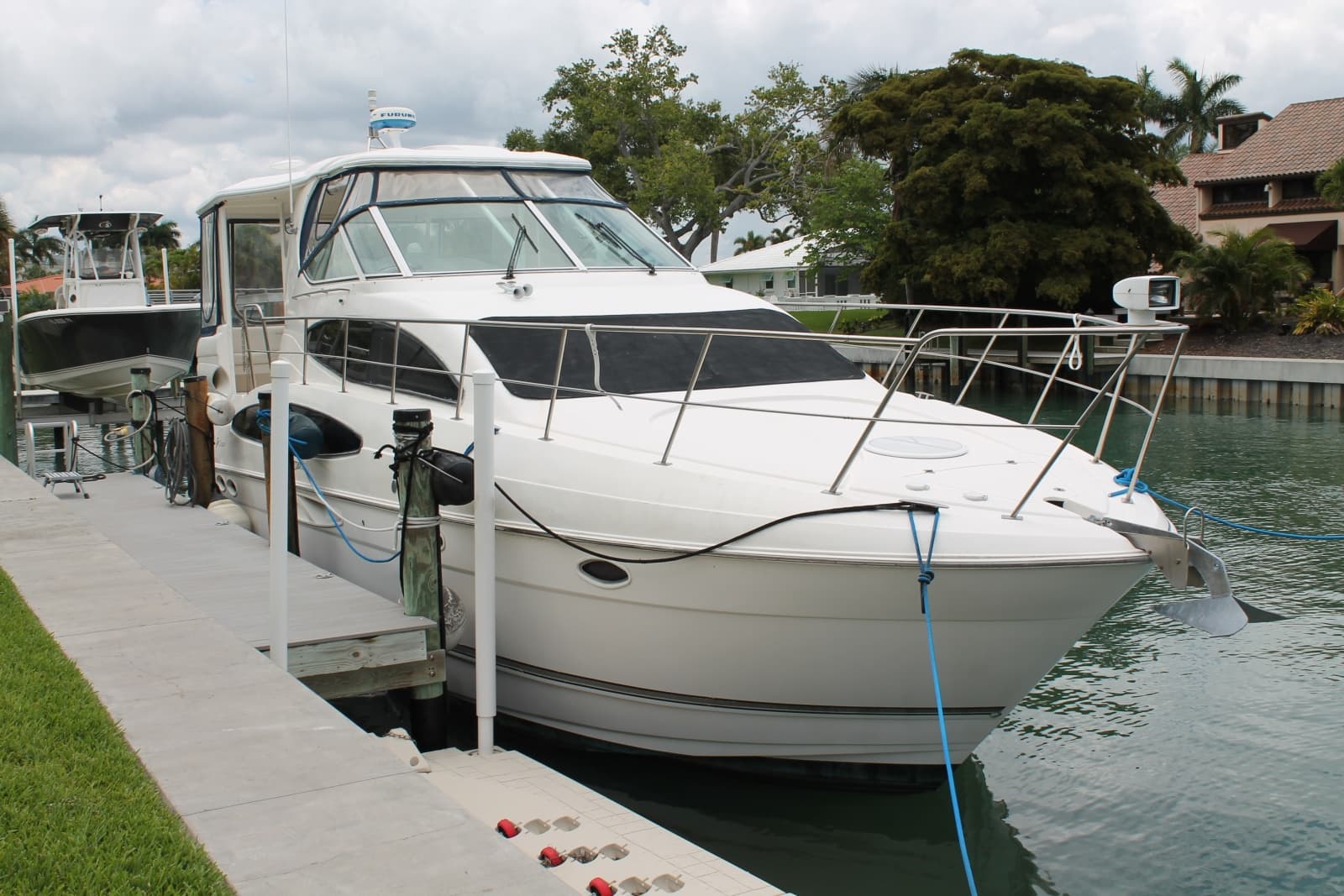2007 Cruisers Yachts  - Photo 2