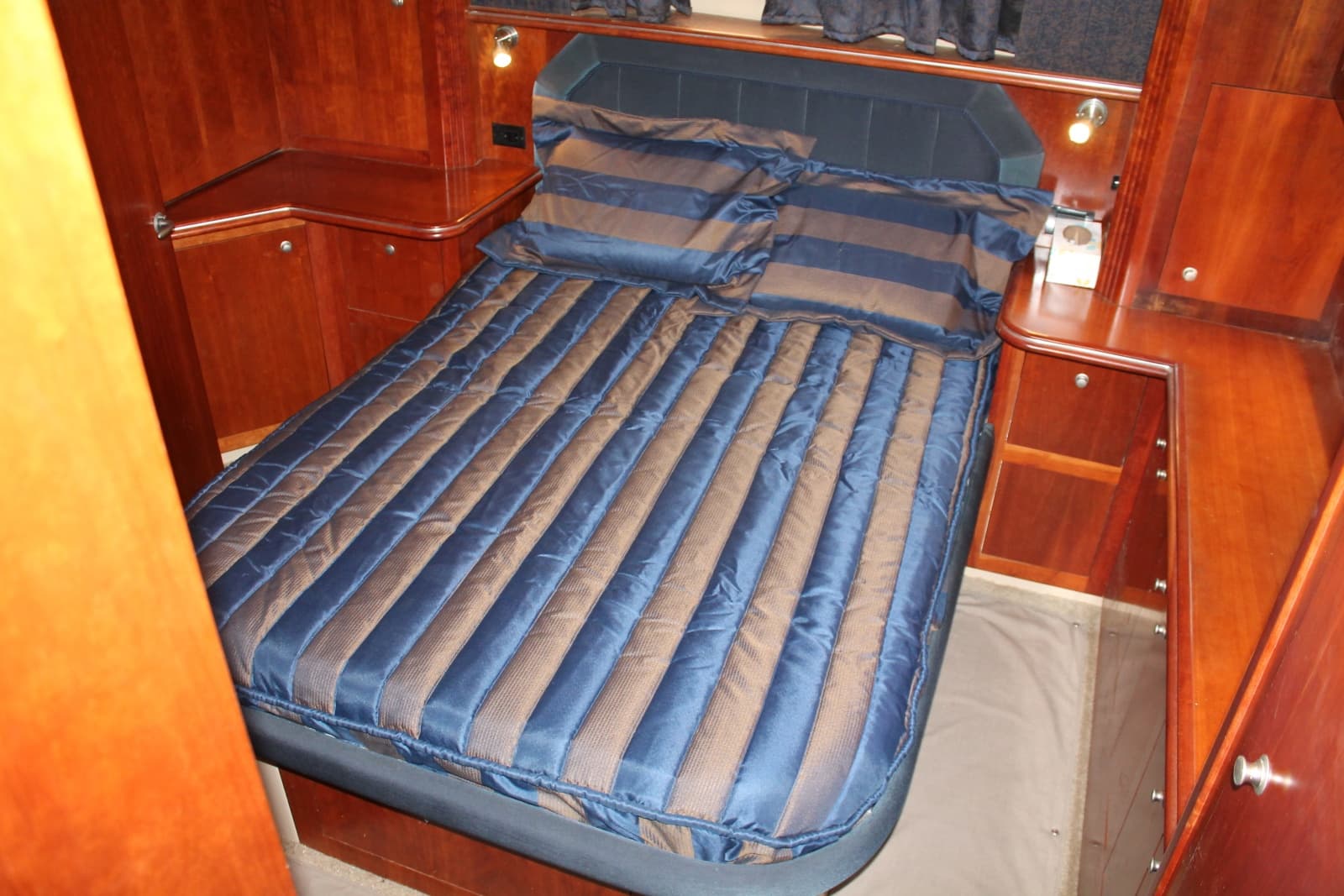 2007 Cruisers Yachts  - Photo 22