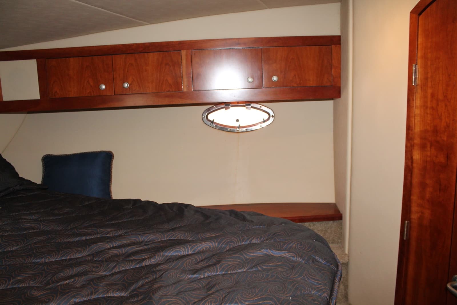 2007 Cruisers Yachts  - Photo 36