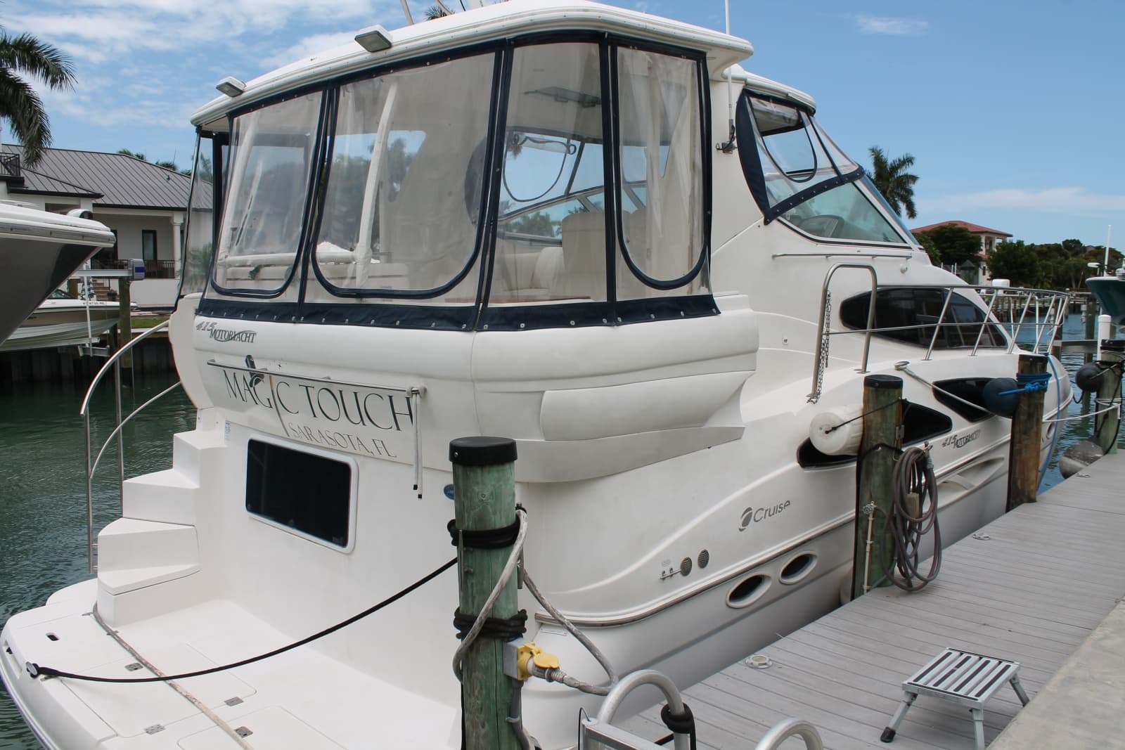 2007 Cruisers Yachts  - Photo 3