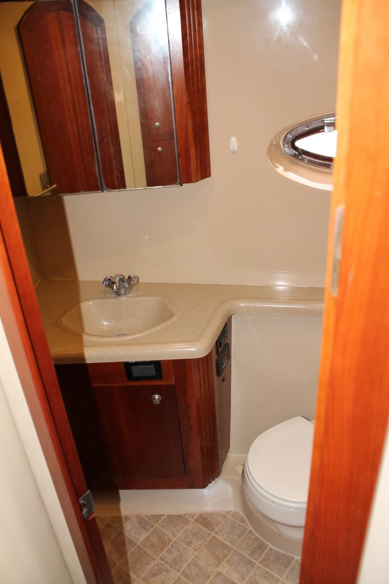 2007 Cruisers Yachts  - Photo 32