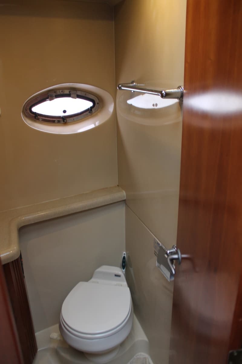 2007 Cruisers Yachts  - Photo 33