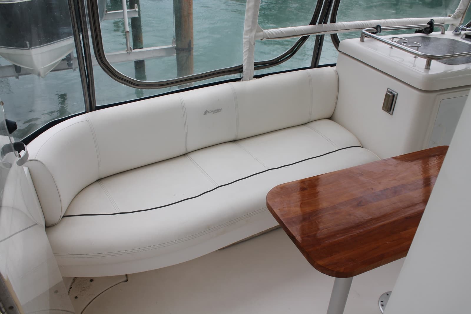 2007 Cruisers Yachts  - Photo 5