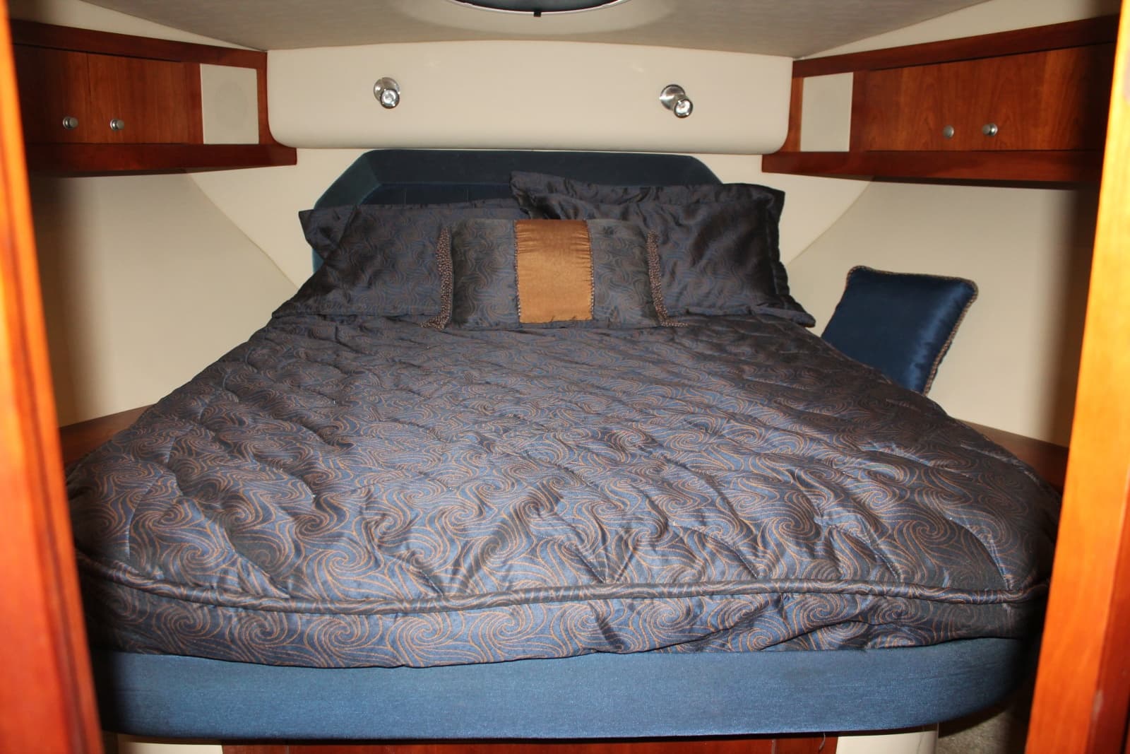 2007 Cruisers Yachts  - Photo 30