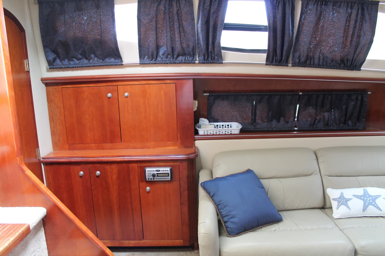 2007 Cruisers Yachts  - Photo 21