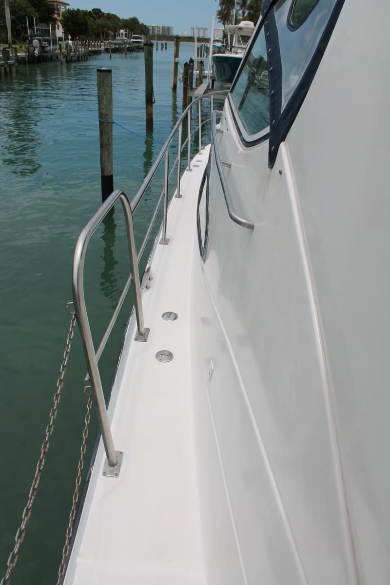 2007 Cruisers Yachts  - Photo 12