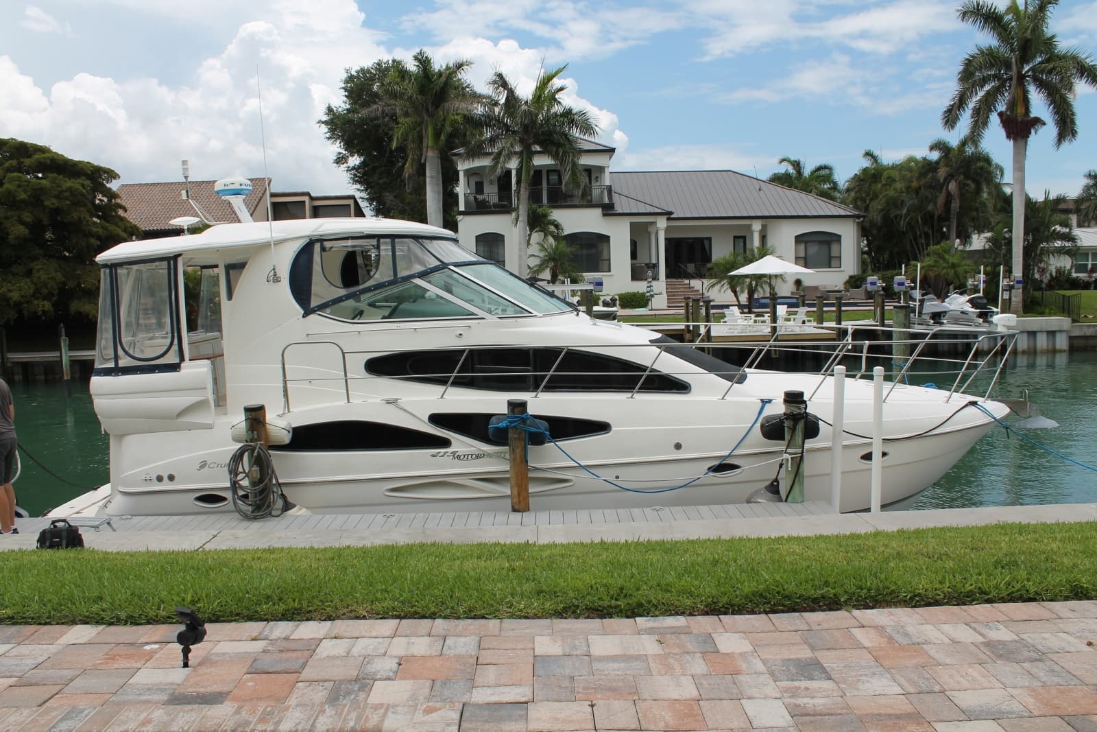 2007 Cruisers Yachts  - Photo 1