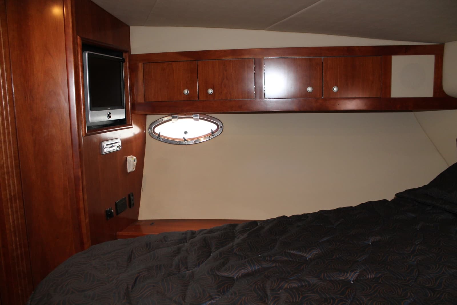 2007 Cruisers Yachts  - Photo 35