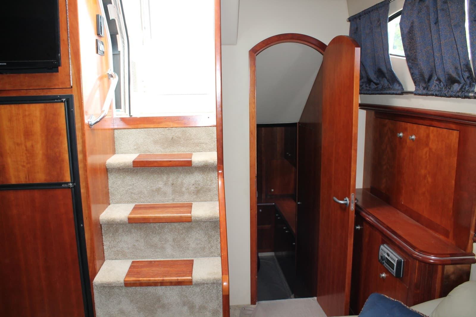 2007 Cruisers Yachts  - Photo 17