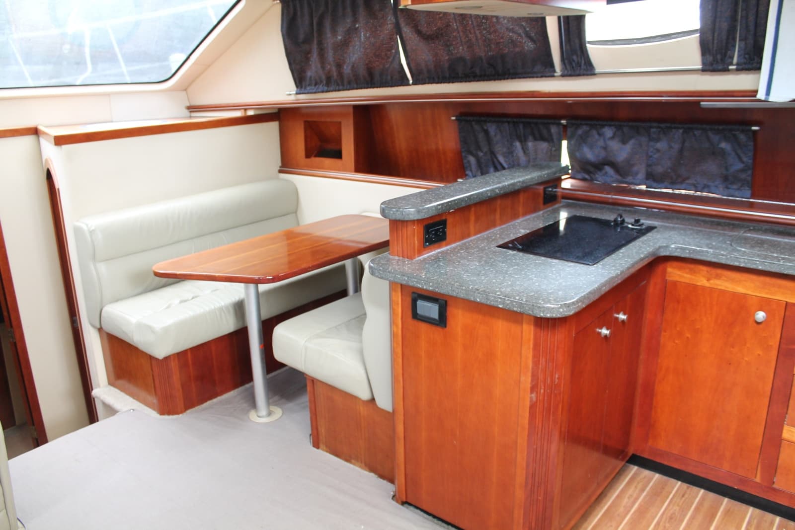 2007 Cruisers Yachts  - Photo 19
