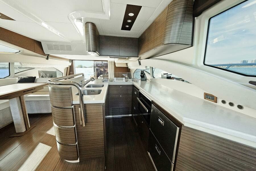 2017 Azimut 60 Flybridge - Photo 12
