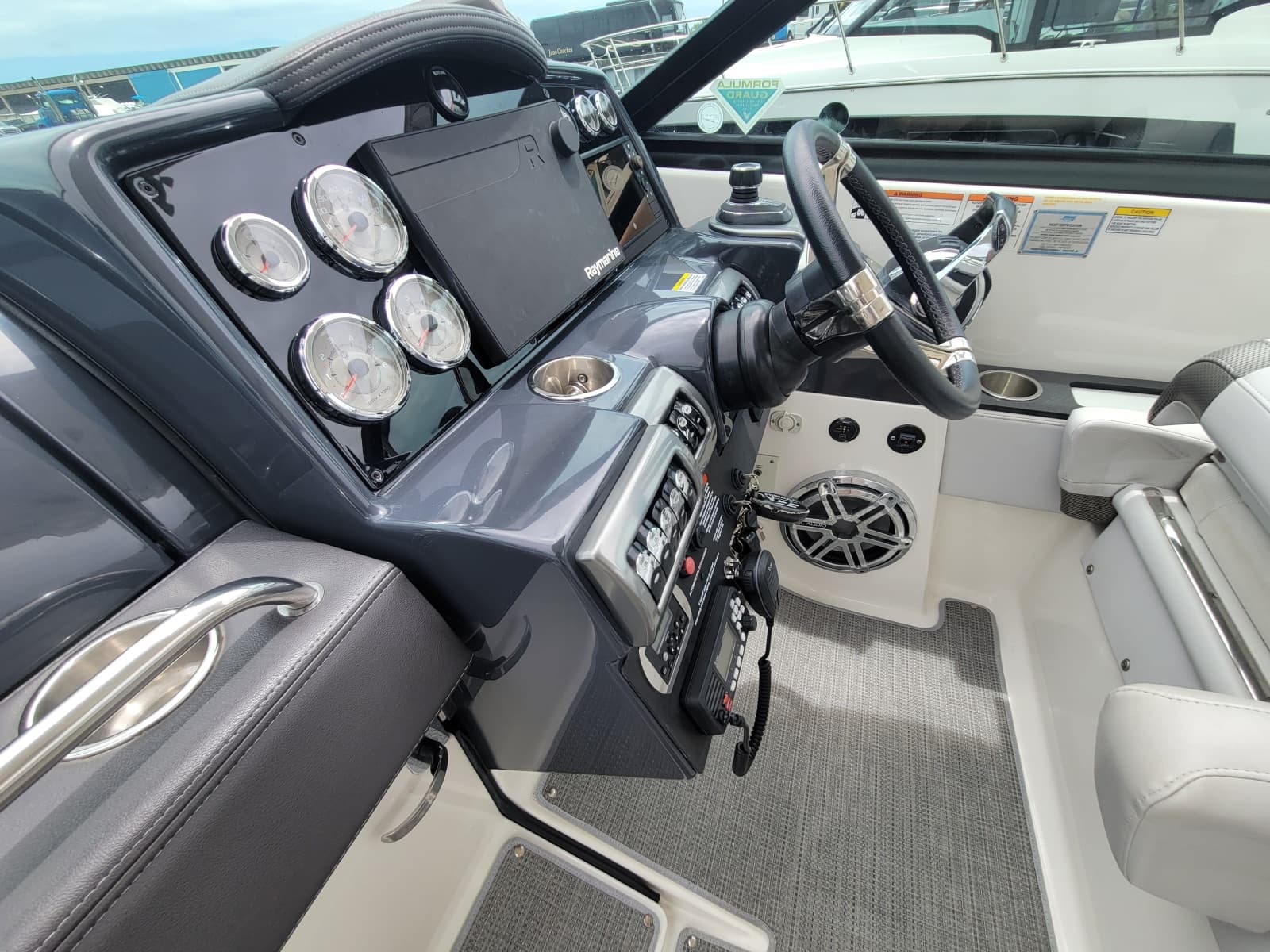 2019 Formula 350 Crossover Bowrider - Photo 25