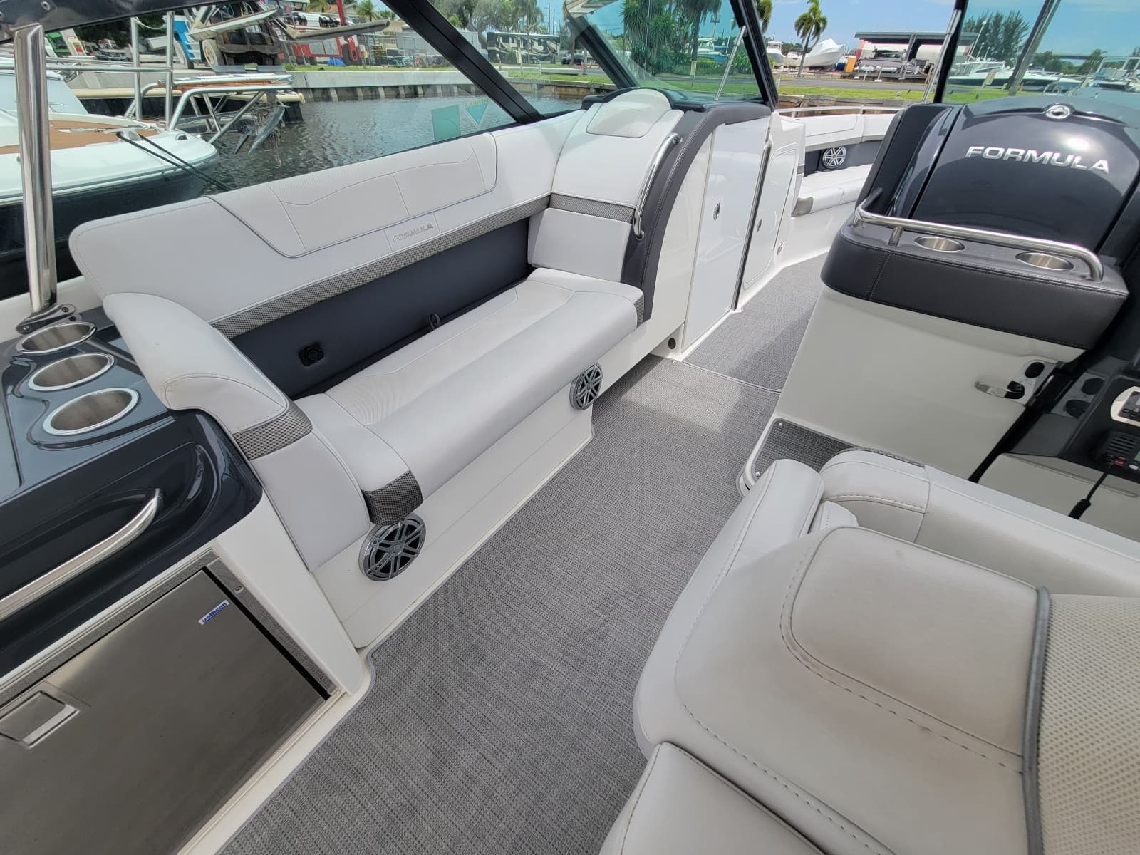 2019 Formula 350 Crossover Bowrider - Photo 14