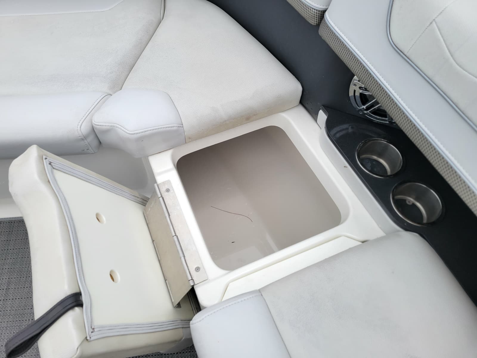 2019 Formula 350 Crossover Bowrider - Photo 31