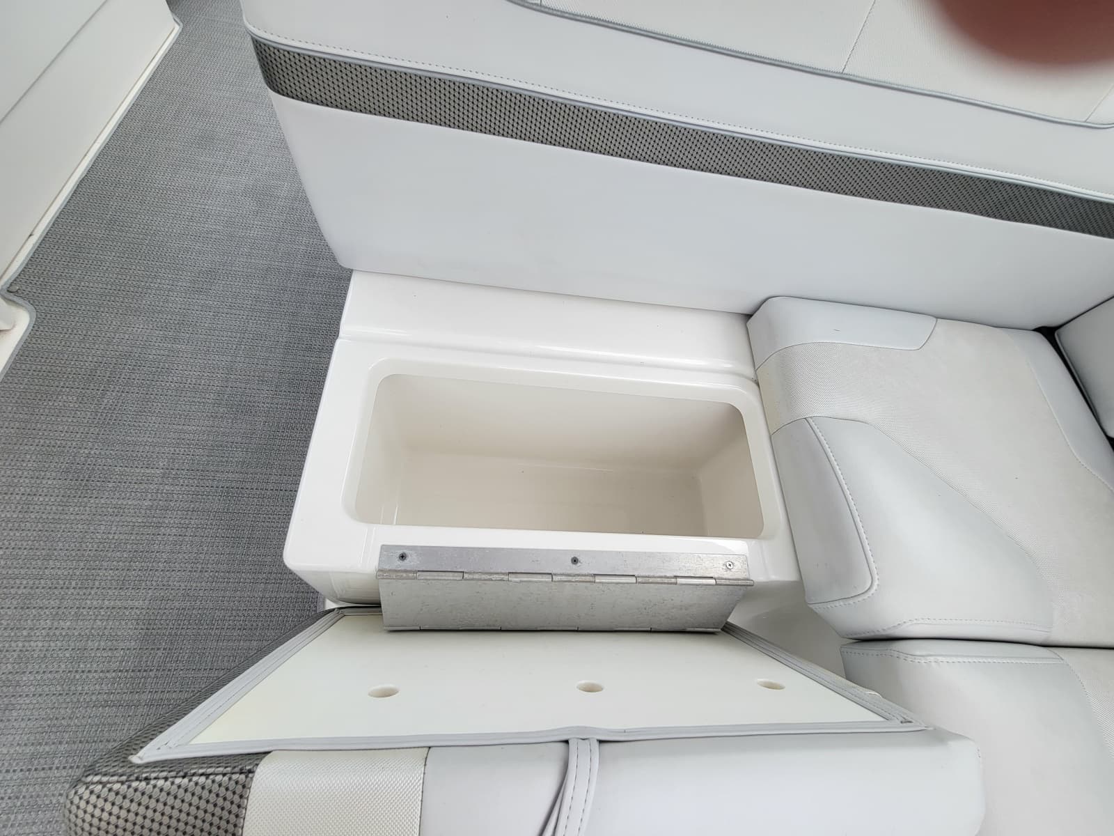 2019 Formula 350 Crossover Bowrider - Photo 19