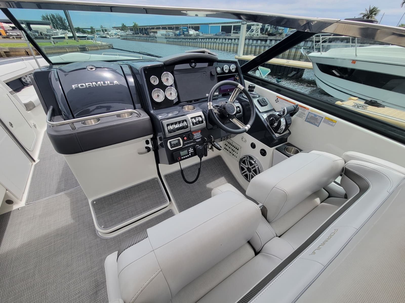 2019 Formula 350 Crossover Bowrider - Photo 23