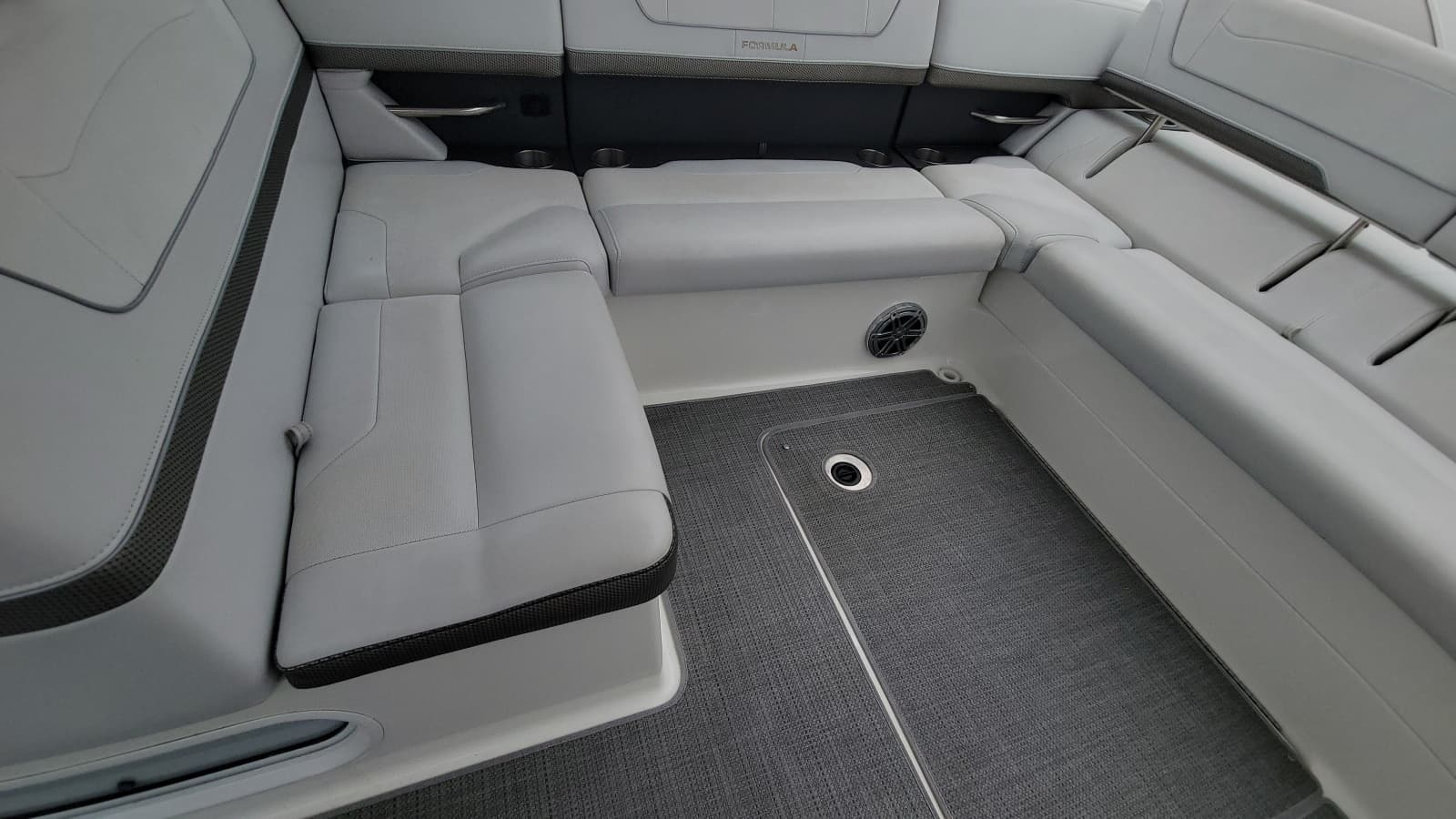 2019 Formula 350 Crossover Bowrider - Photo 17