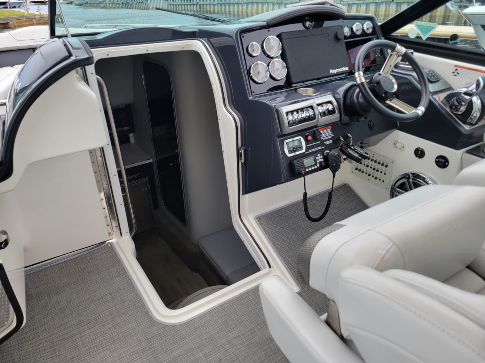 2019 Formula 350 Crossover Bowrider - Photo 22